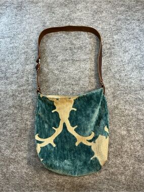 Midi Queen Tapestry Made in CALIFORNIA Patterned Shoulder Bag with Leather Stra